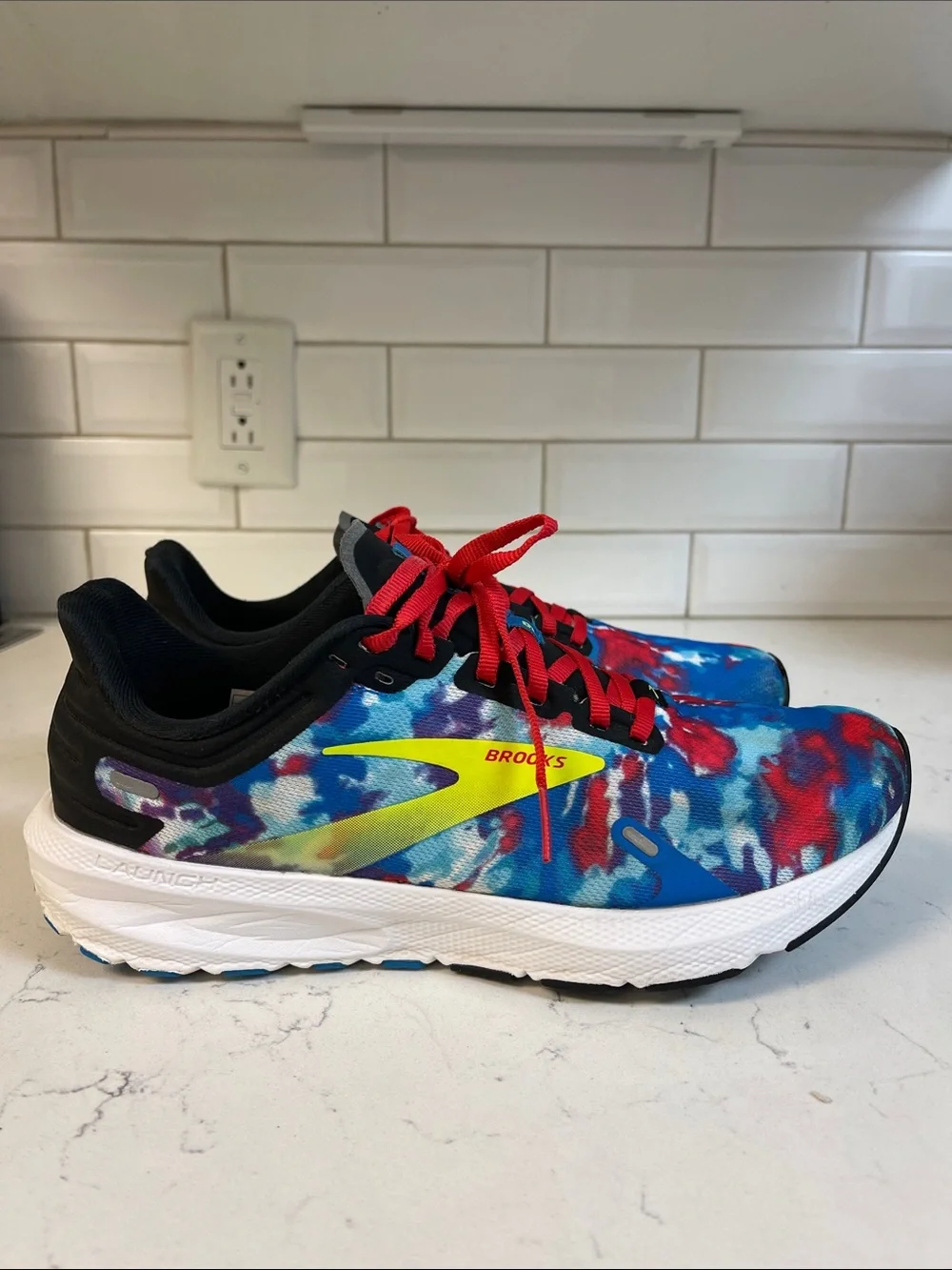 Brooks Woman’s Launch 9 'Multi Color' Tie Dye Size 10